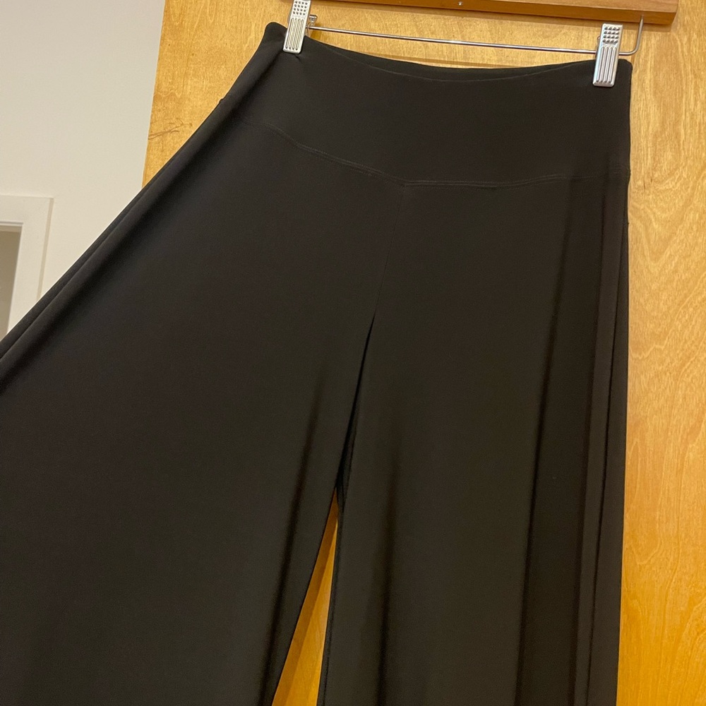 Sympli black jersey knit gaucho pants size 6 - Picture 8 of 10